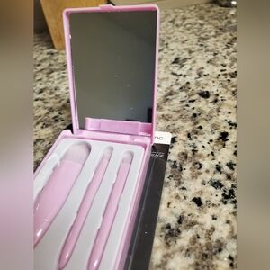 Sassy & Chic Travel MakeUp Brushes.